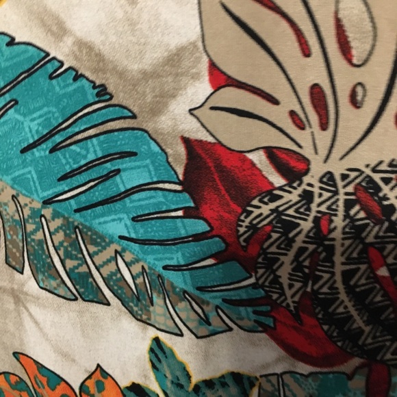 Beautiful NWT N Touch colorful palm blouse Small - Picture 4 of 8